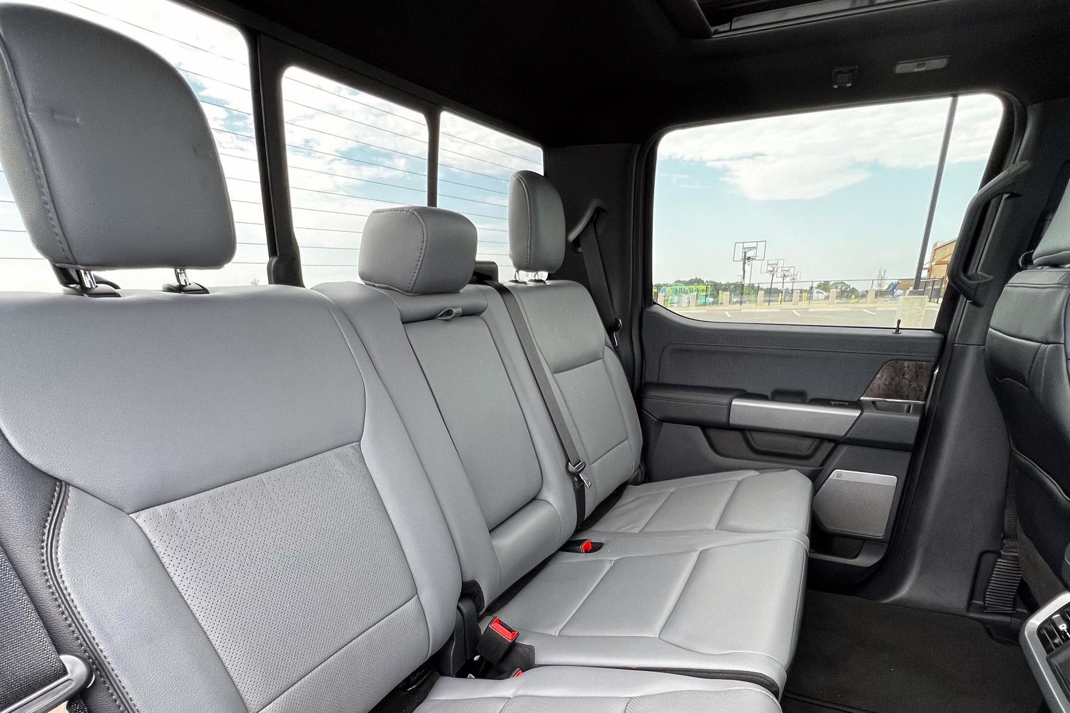 2022 Ford F-150 Lightning Lariat - Image 4