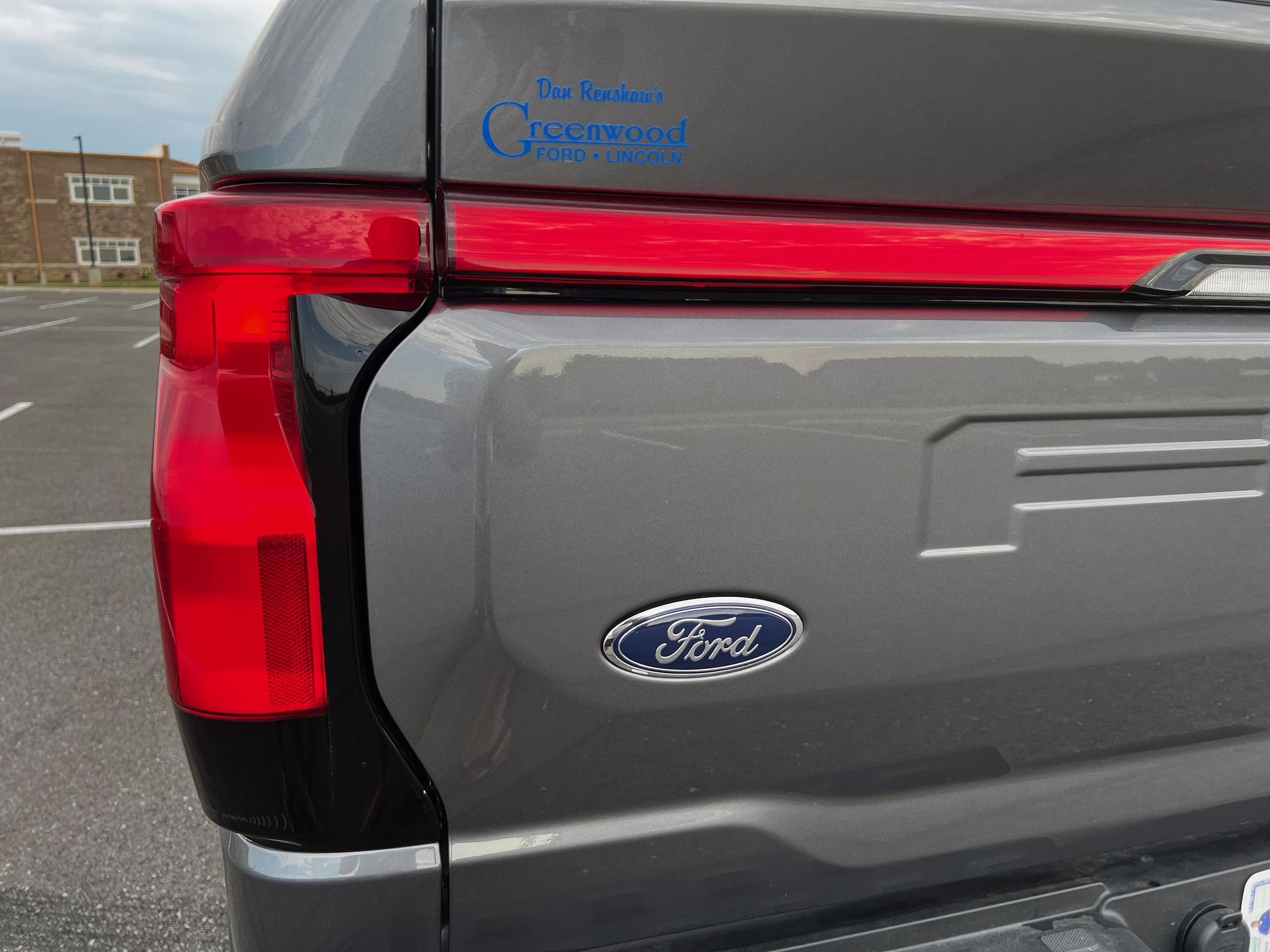 2022 Ford F-150 Lightning Lariat - Image 20