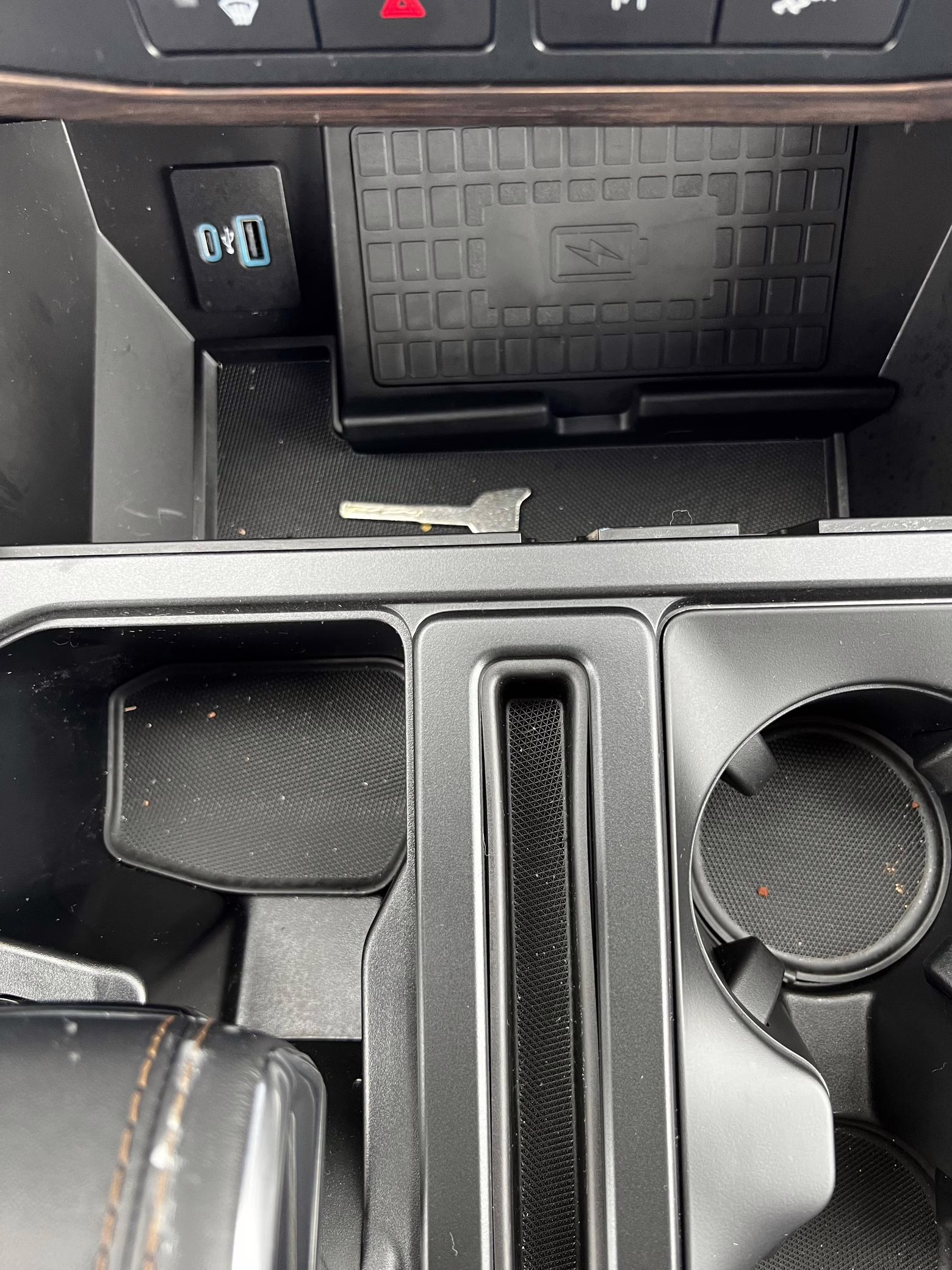 2022 Ford F-150 Lightning Lariat - Image 24