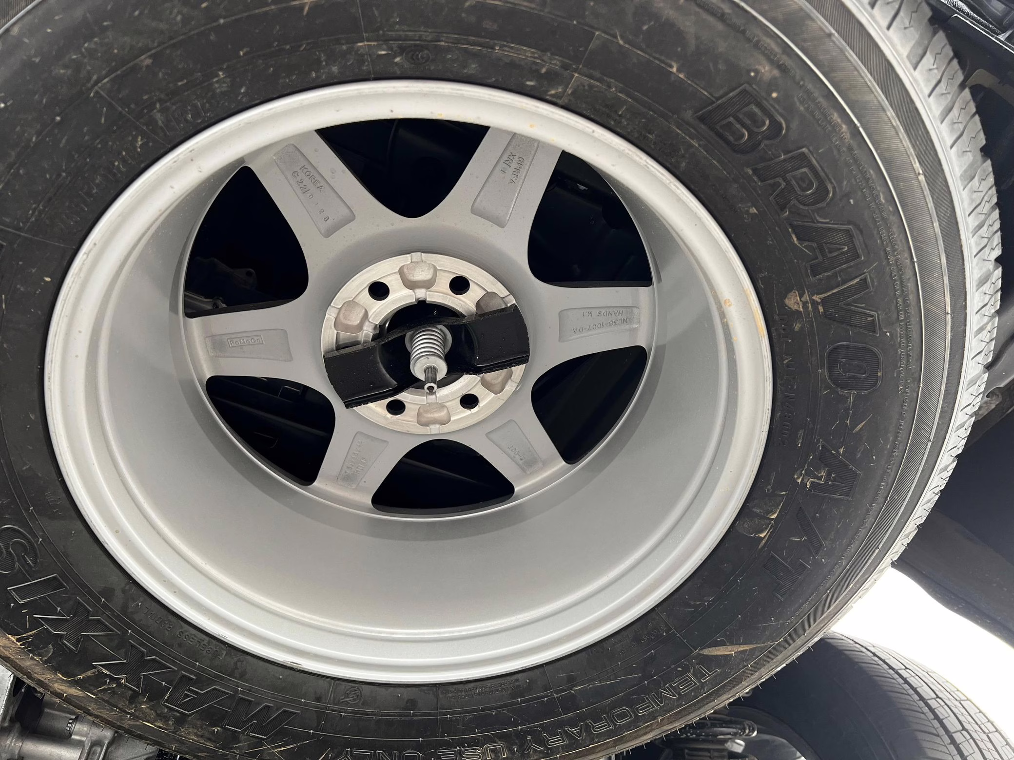 2022 Ford F-150 Lightning Lariat - Image 29