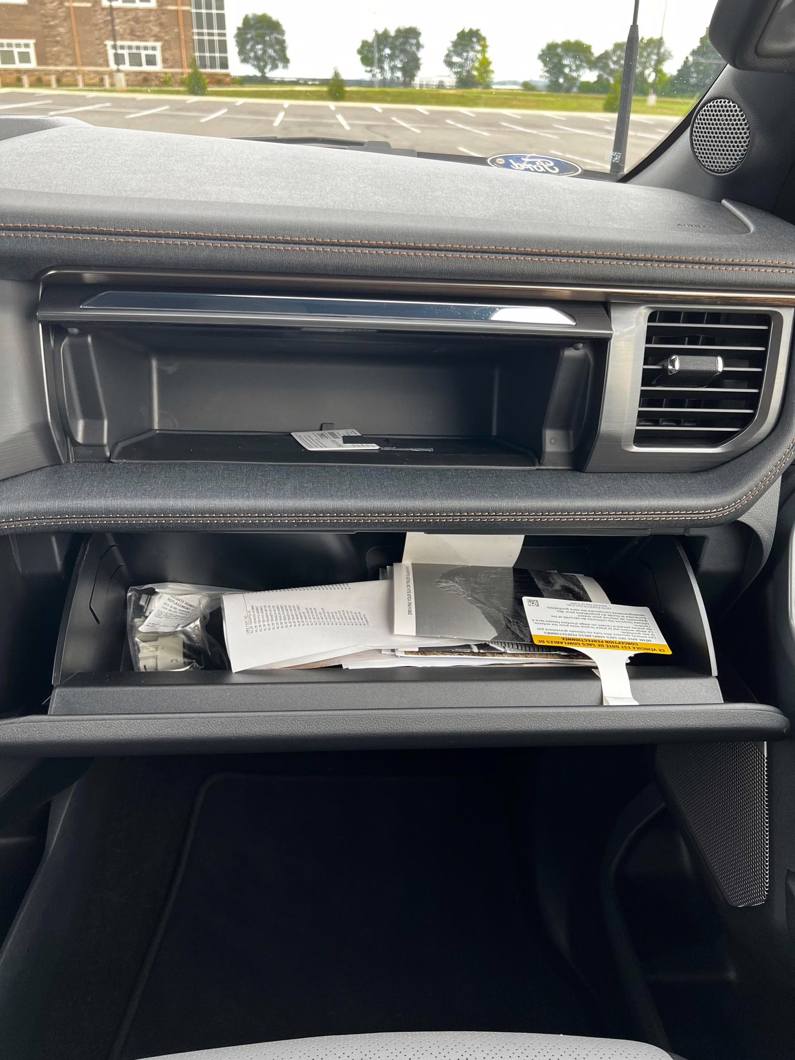 2022 Ford F-150 Lightning Lariat - Image 39