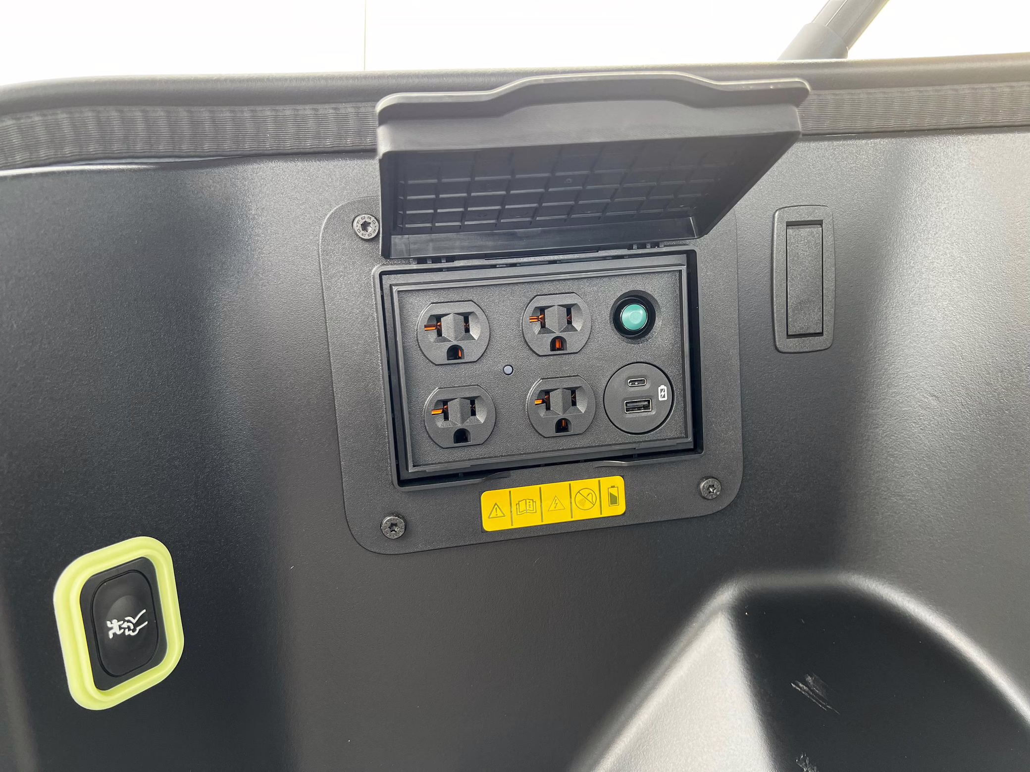 2022 Ford F-150 Lightning Lariat - Image 73