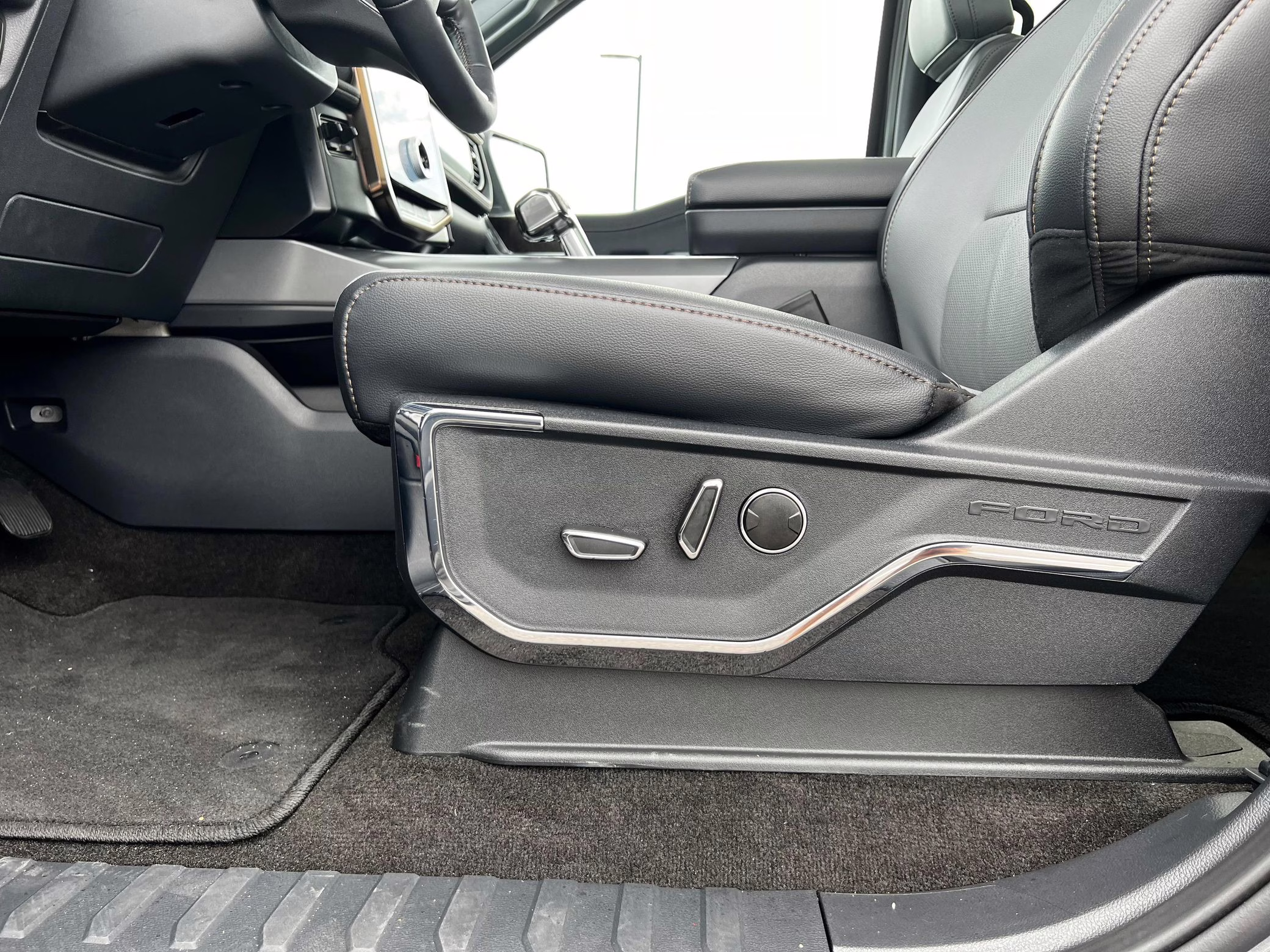 2022 Ford F-150 Lightning Lariat - Image 77