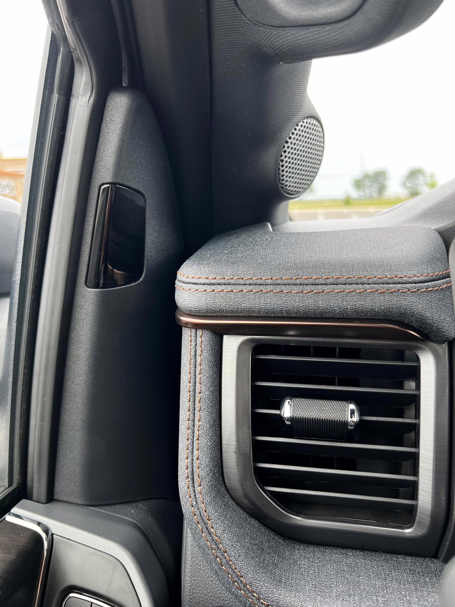 2022 Ford F-150 Lightning Lariat - Image 80