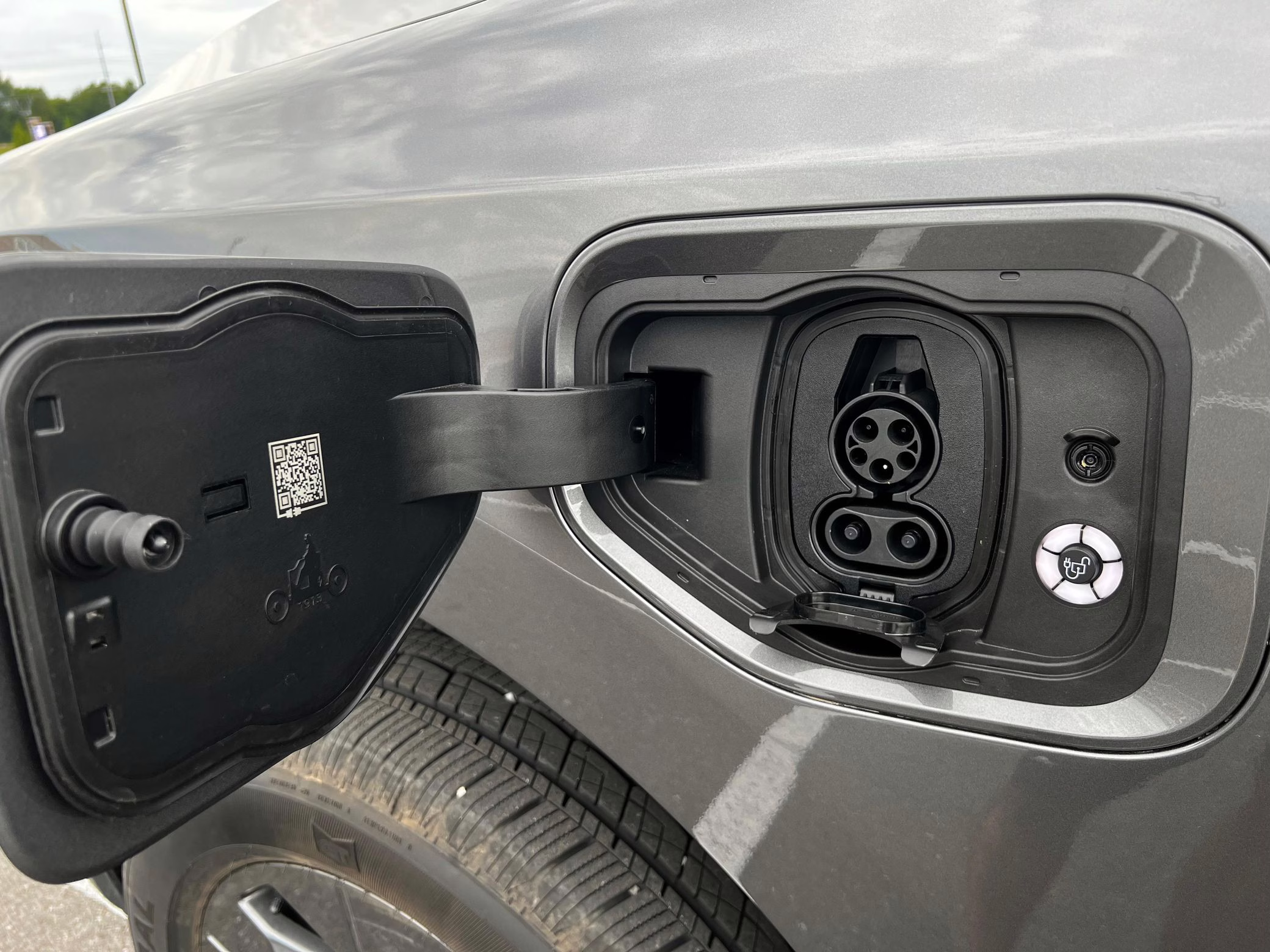 2022 Ford F-150 Lightning Lariat - Image 100