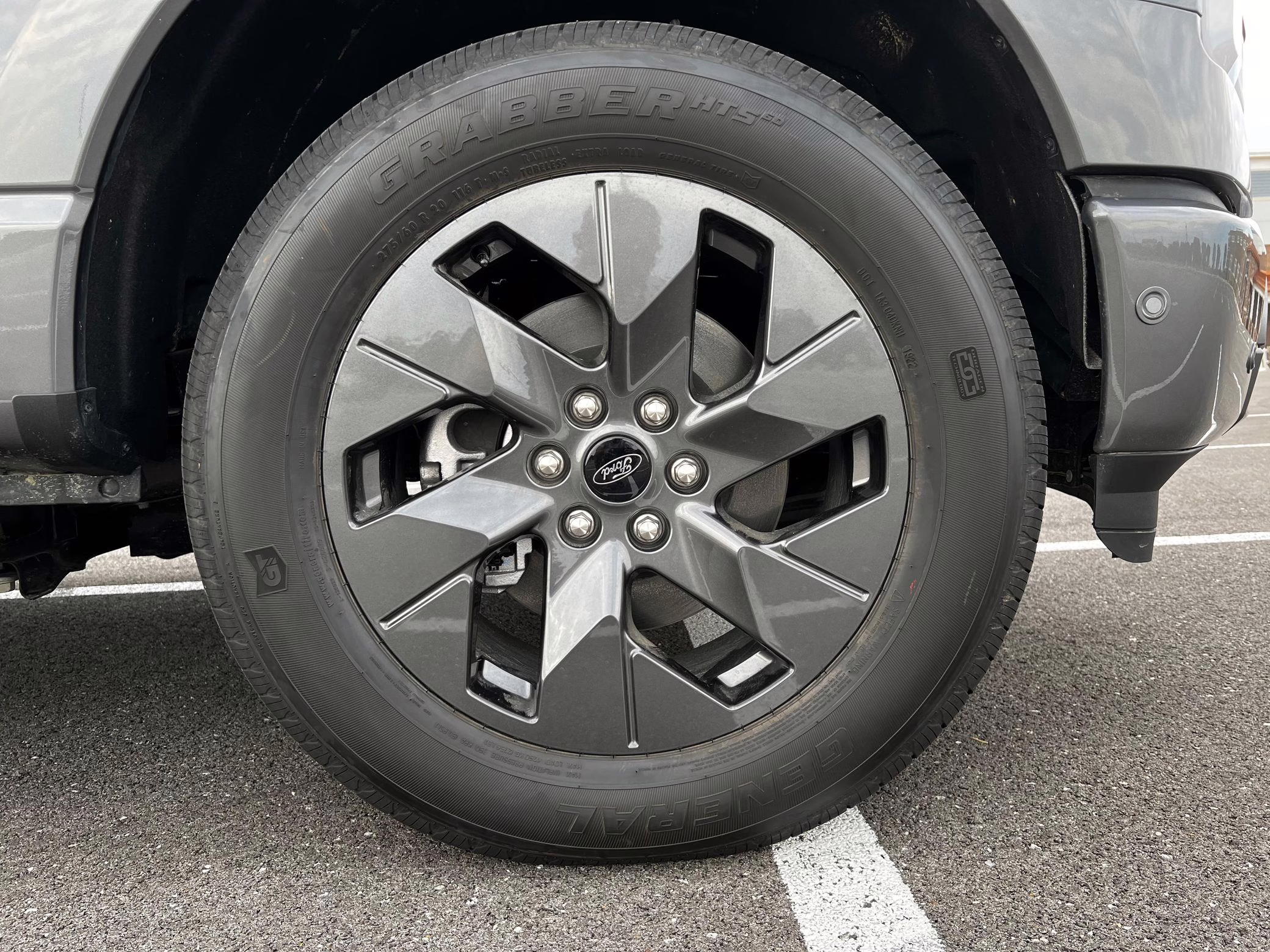 2022 Ford F-150 Lightning Lariat - Image 35