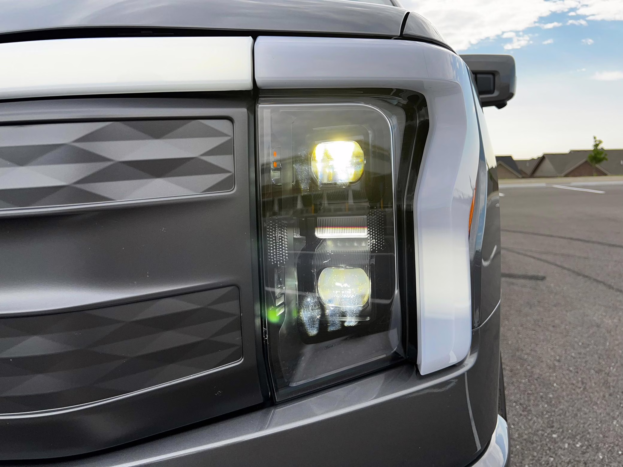 2022 Ford F-150 Lightning Lariat - Image 49